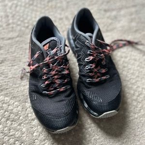 Nike size 6 women’s athletic shoes